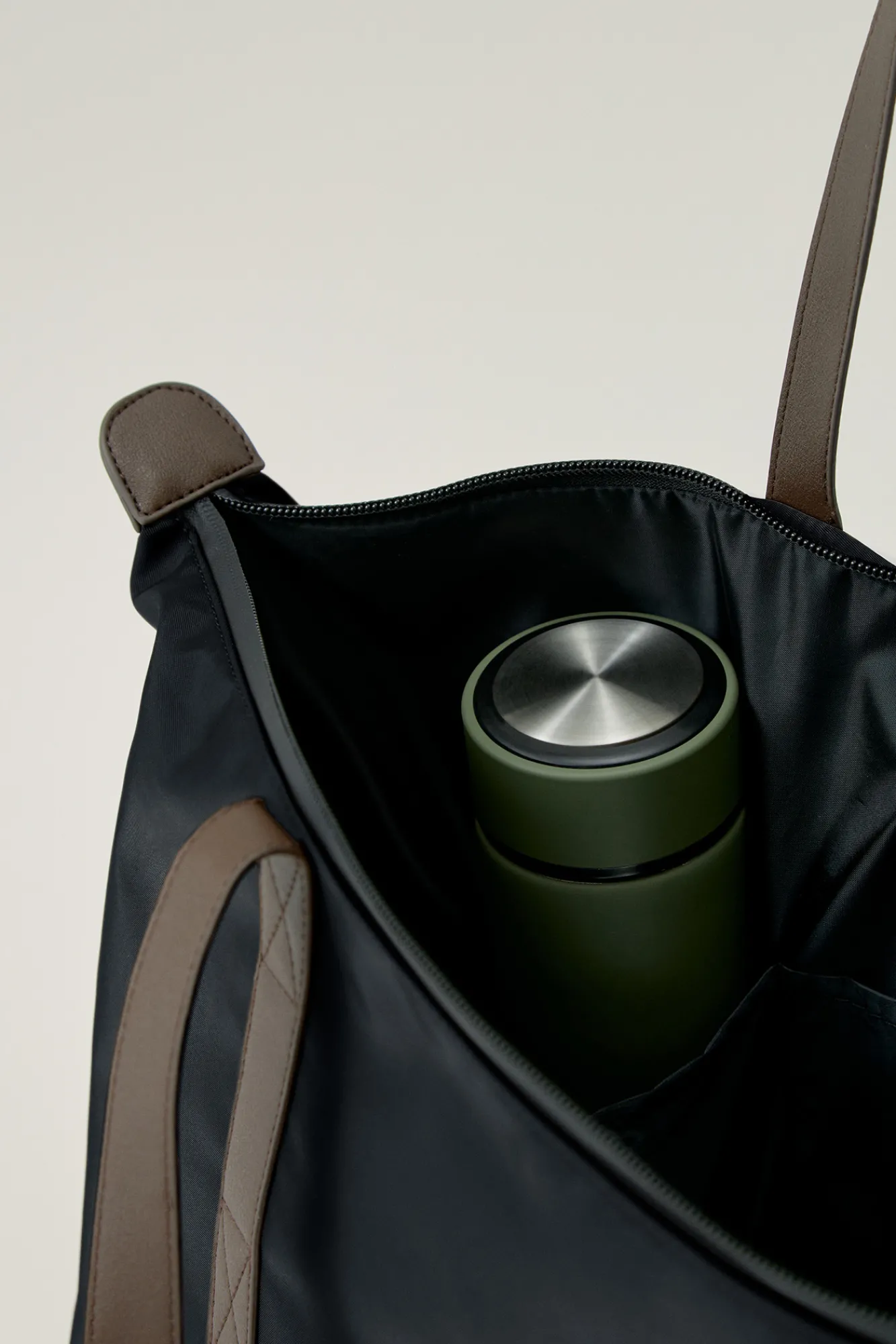 Born Living Yoga Bag Tote Black Negro Outlet