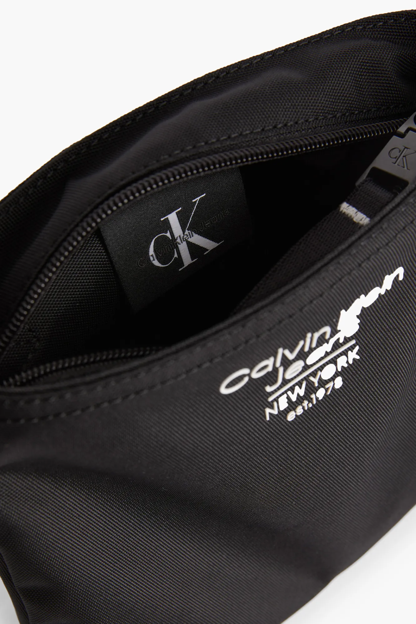 Calvin Klein Bandolera Ck Hombre Color Negro