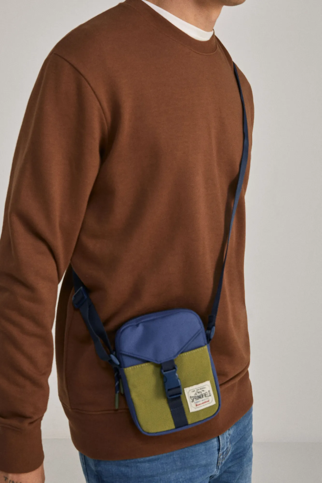 * Bolso Cruzado Pequeno Bicolor Azul Medio