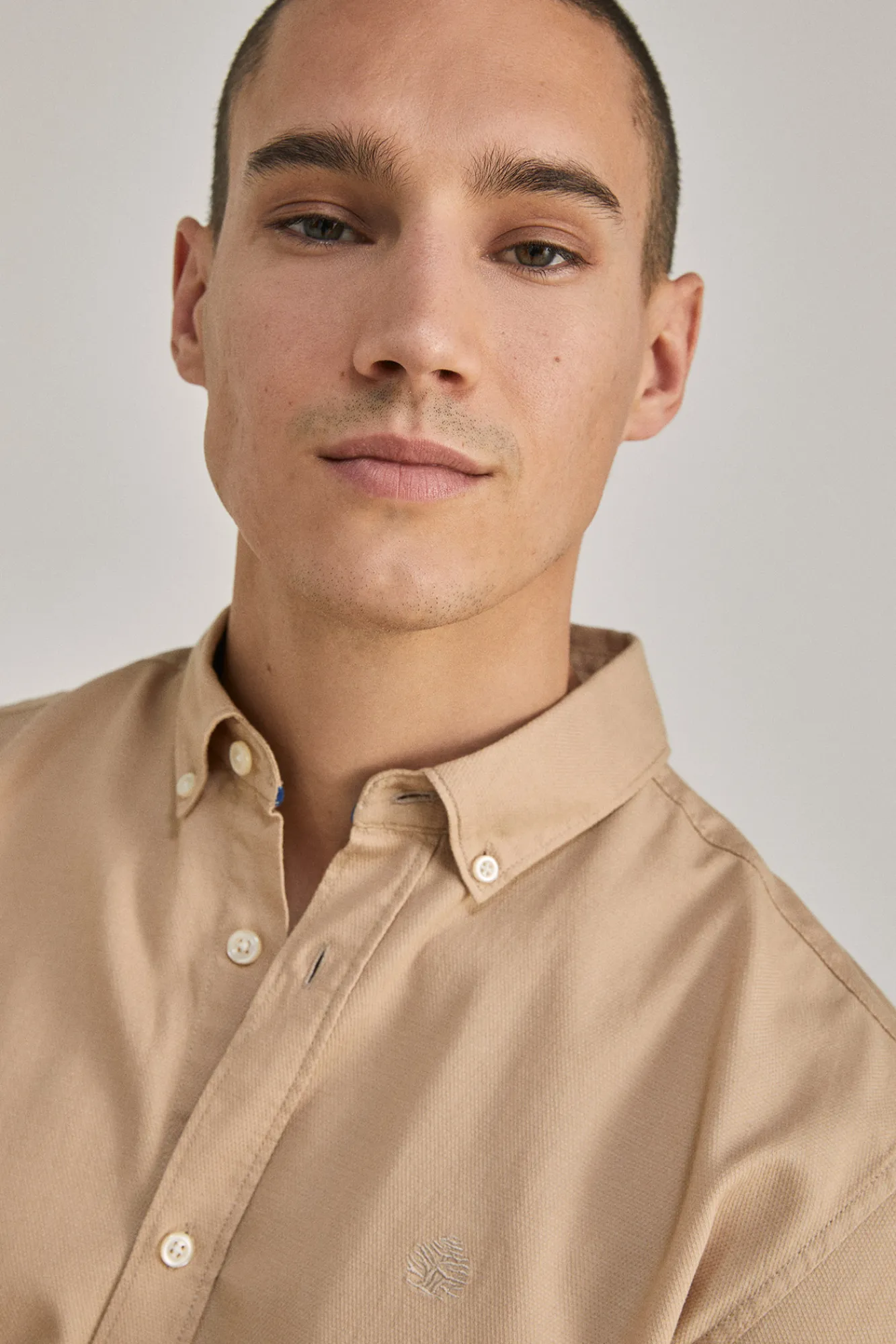 * Camisa Dobby Color Beige Outlet