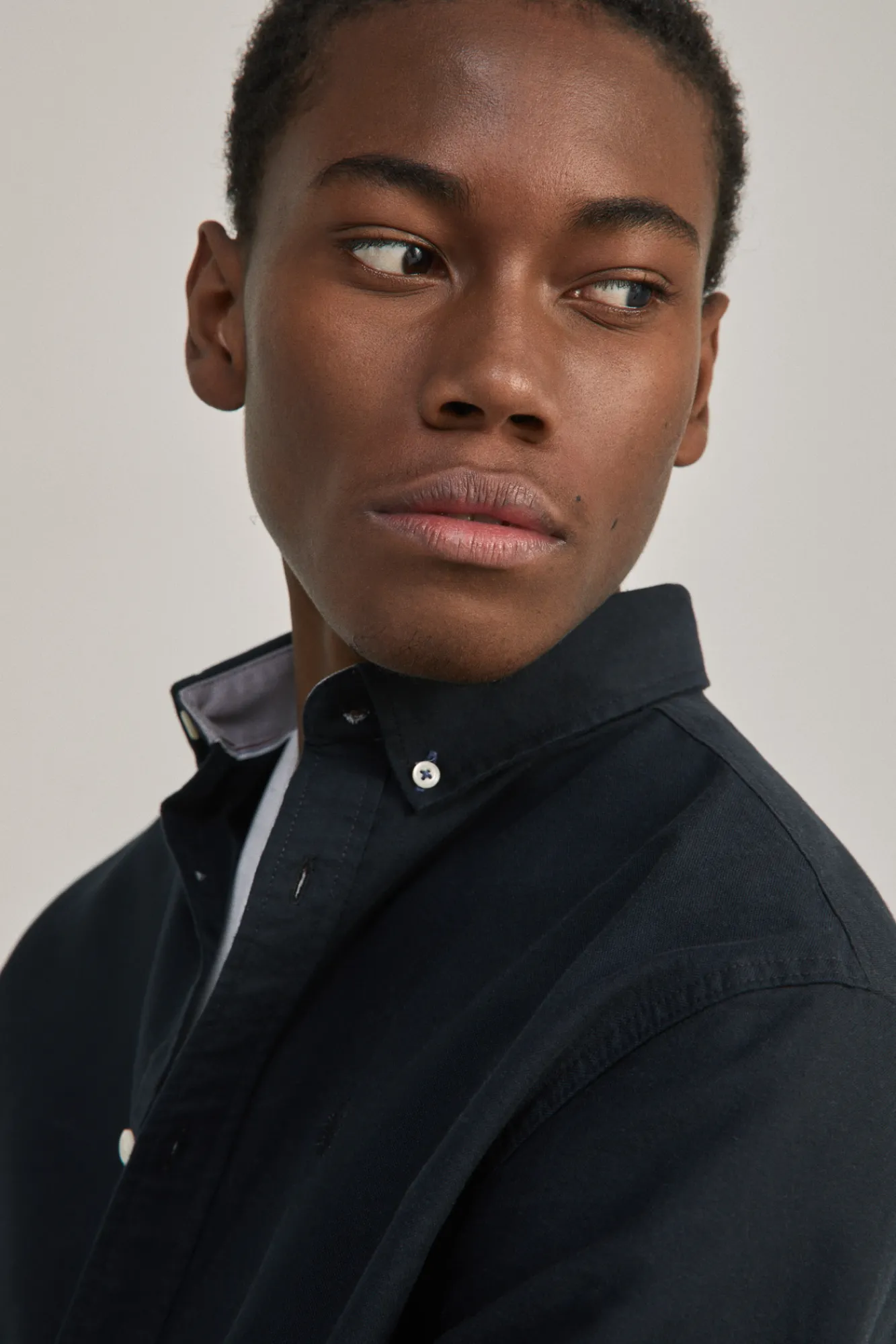 * Camisa Oxford Color Negro