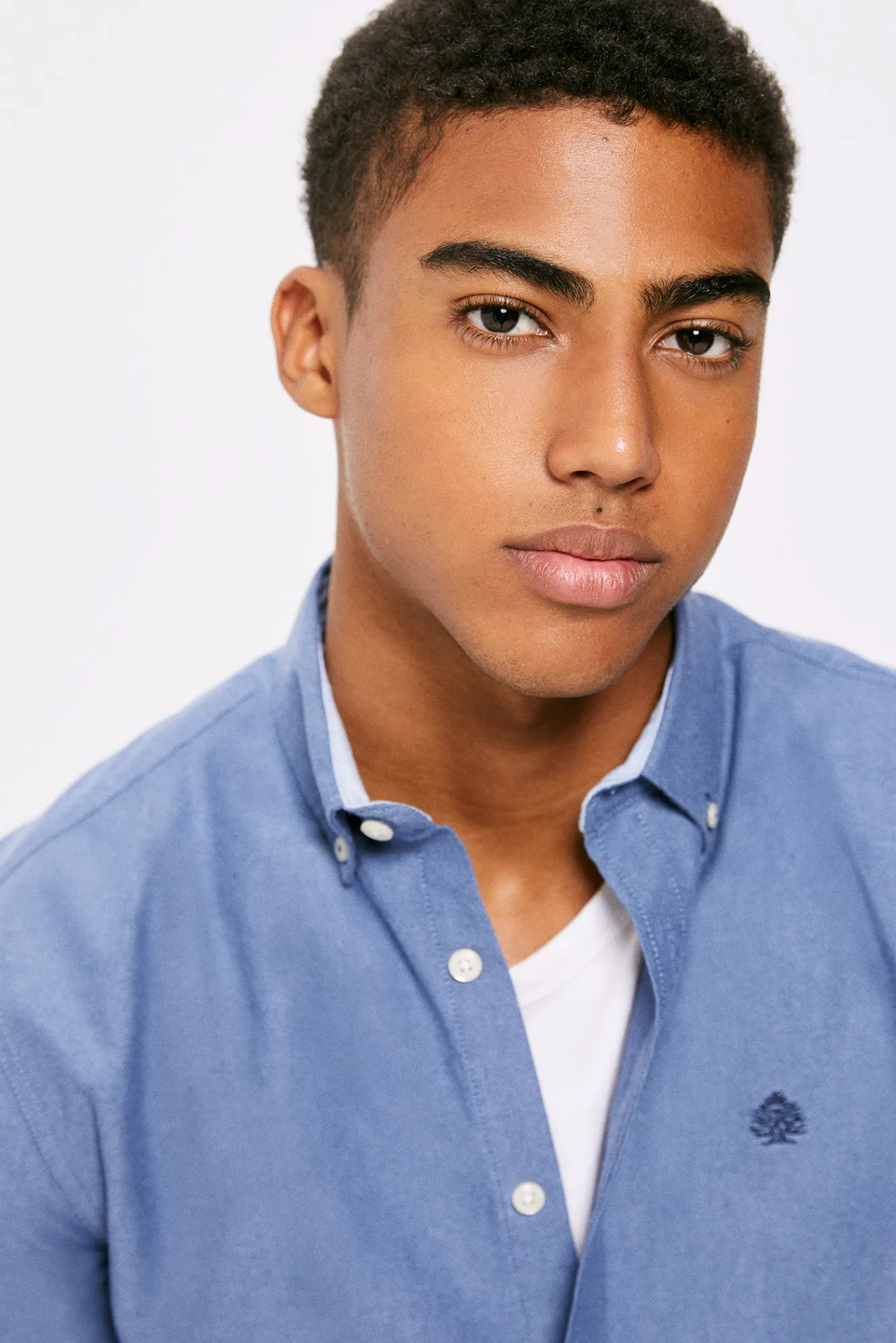 * Camisa Oxford Color Azul Medio Clearance