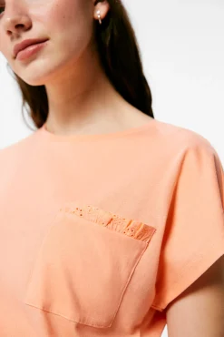 * Camiseta Bolsillo Bordado Suizo Granate Discount