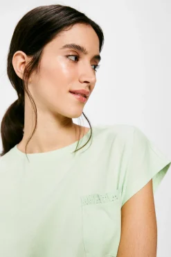 * Camiseta Bolsillo Bordado Suizo Estampado Verde