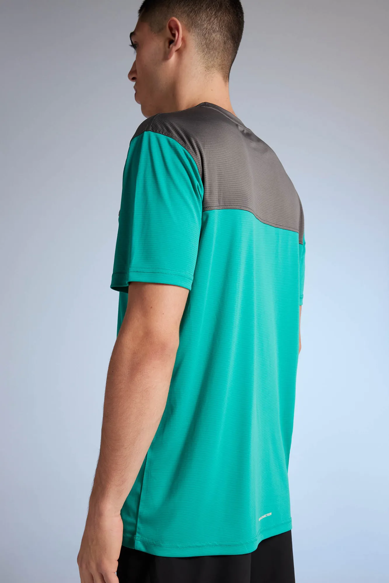 * Camiseta Cortes Oudoor Verde Online