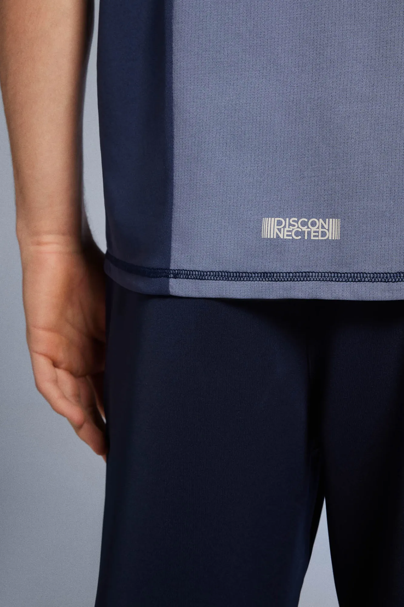 * Camiseta Outdoor Cortes Azul Oscuro Clearance