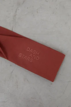 Dash and Stars Diadema Elastica Roja Nude Clearance