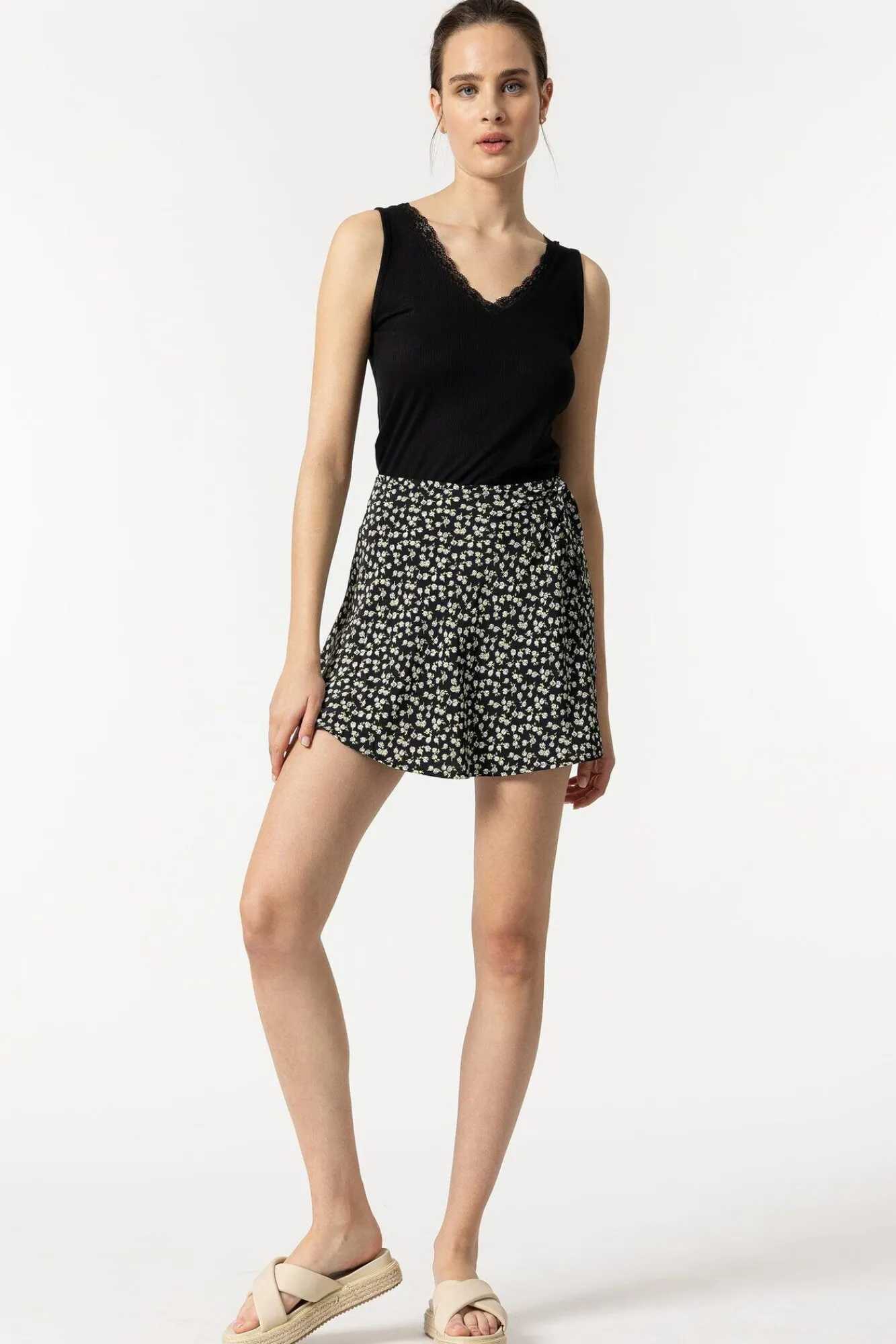 Tiffosi Falda Shorts Fluida Estampado Floral Negro