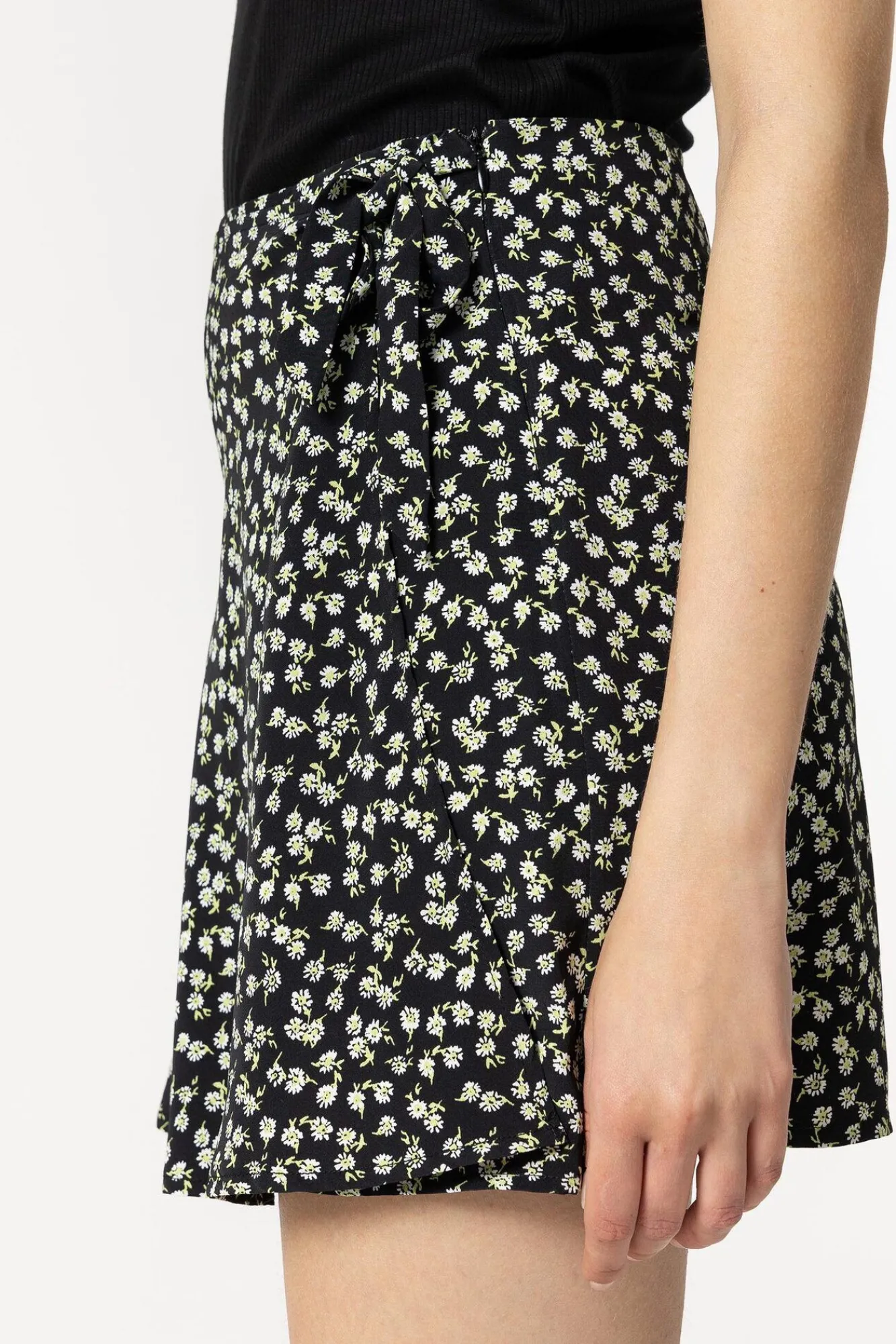 Tiffosi Falda Shorts Fluida Estampado Floral Negro