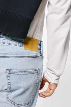 * Jeans Slim Straight Lavado Medio Claro Azul Medio Hot