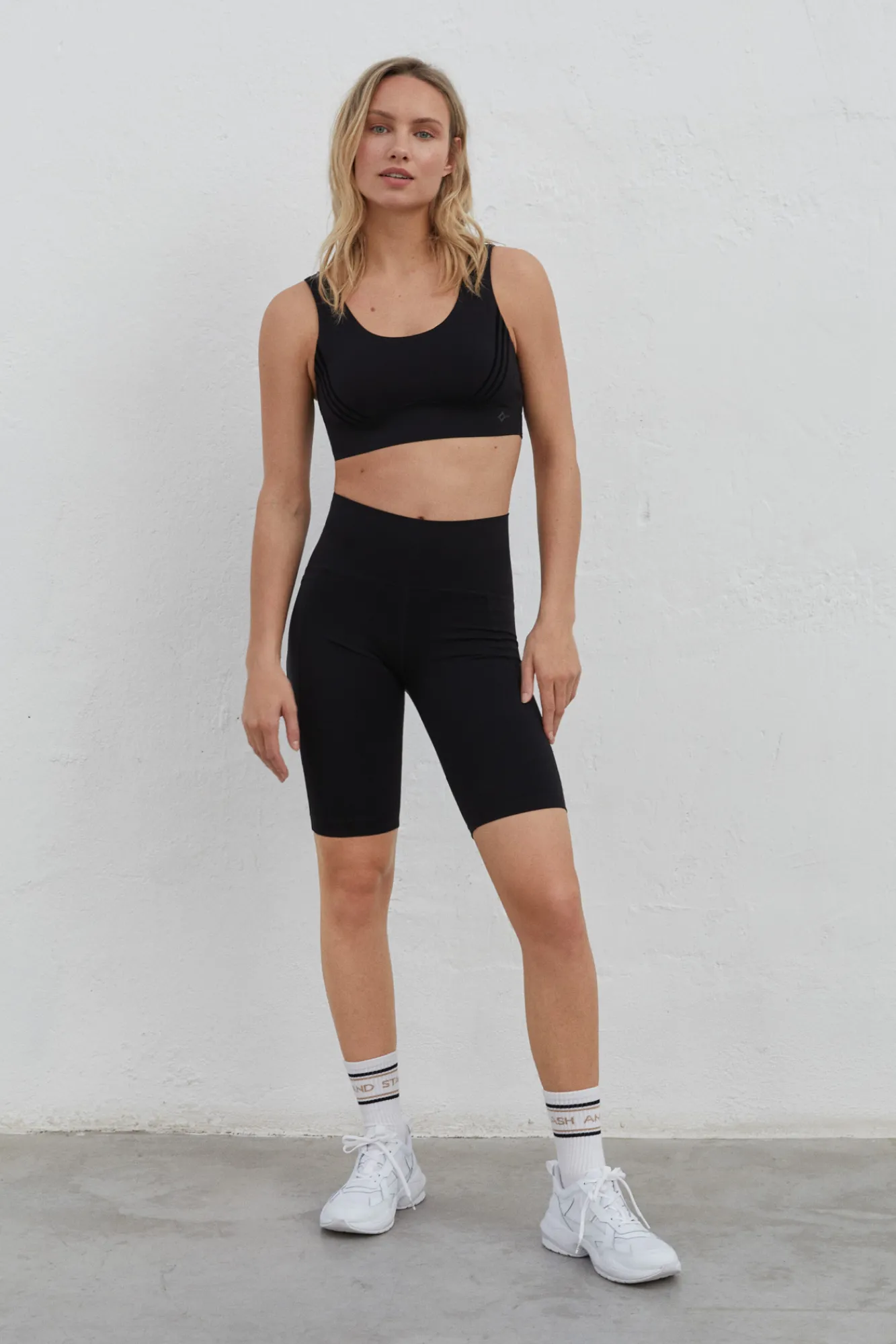 Dash and Stars Legging Corto Microfibra Power Sculpt Negro Outlet