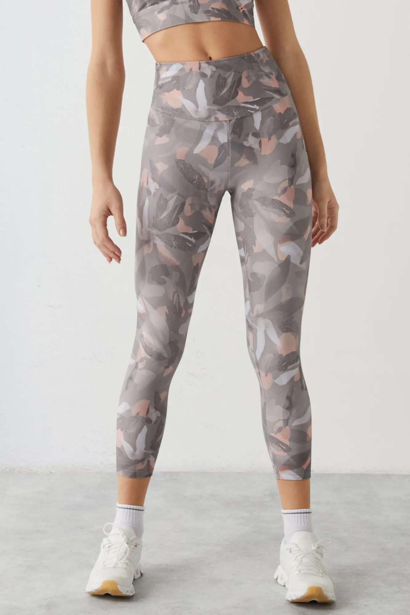 Dash and Stars Leggings Crop Flores 4D Stretch Gris