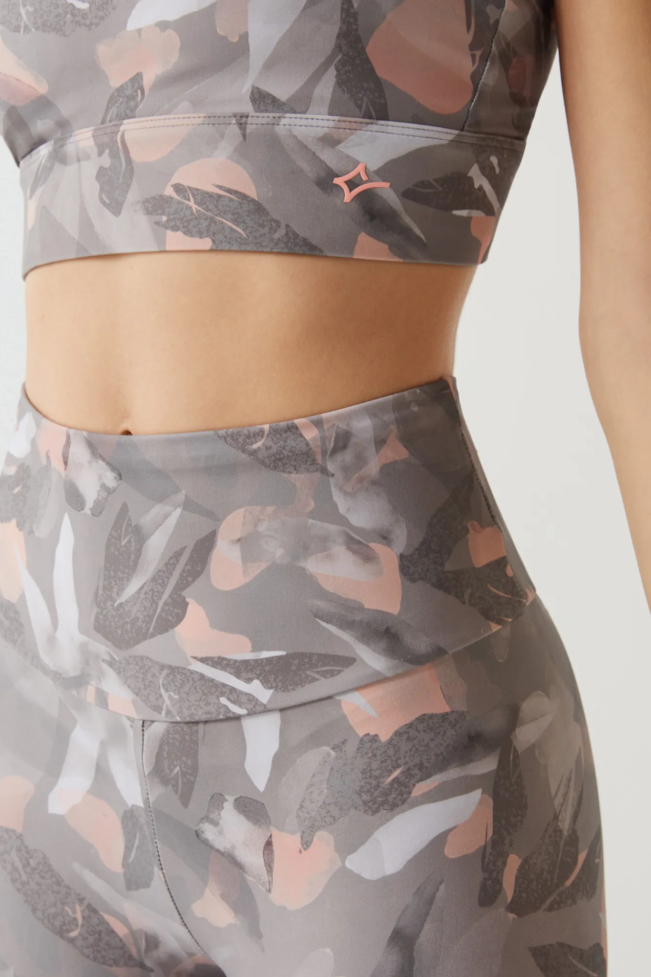 Dash and Stars Leggings Crop Flores 4D Stretch Gris