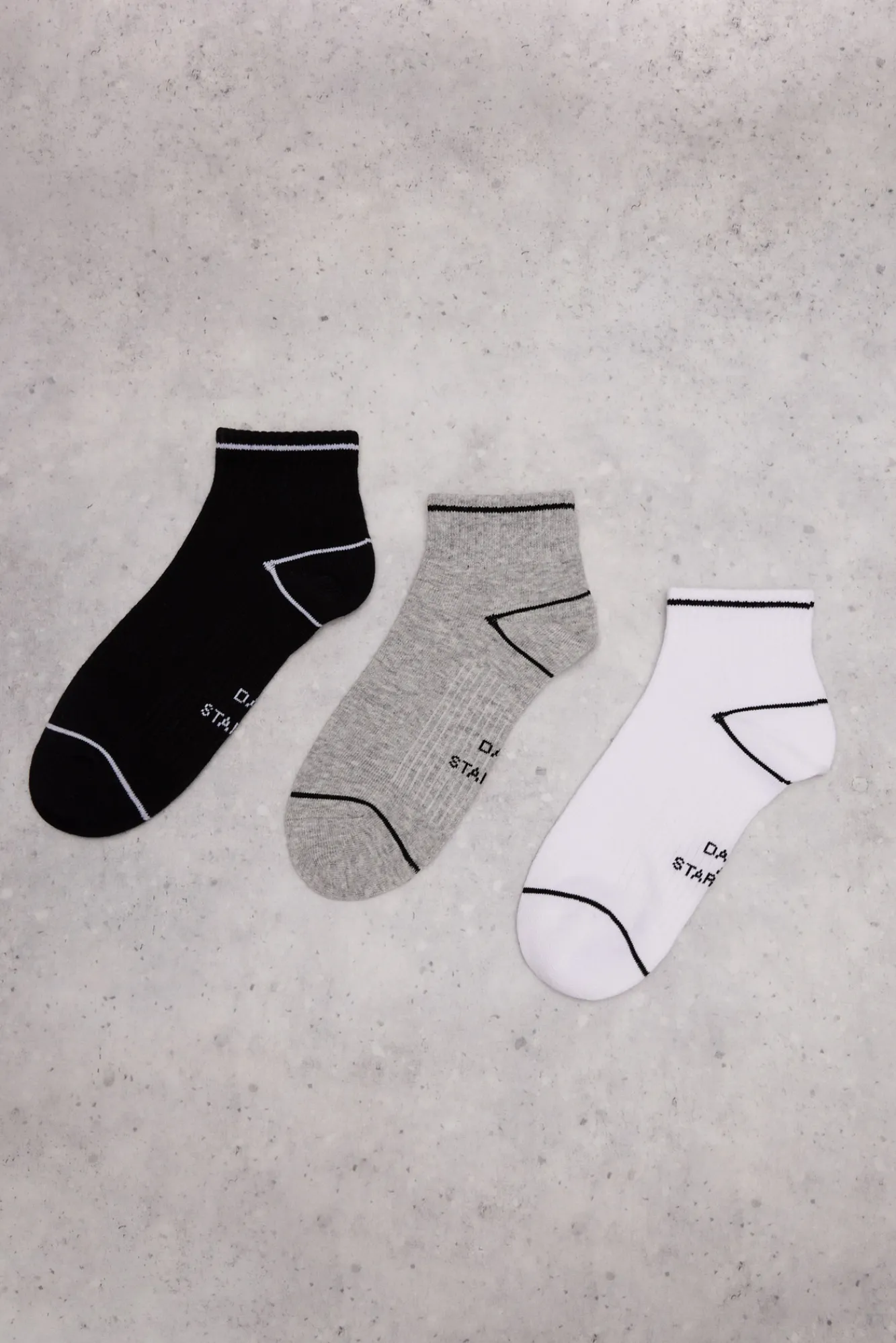 Dash and Stars Pack 3 Calcetines Cortos Tecnicos Negro Discount