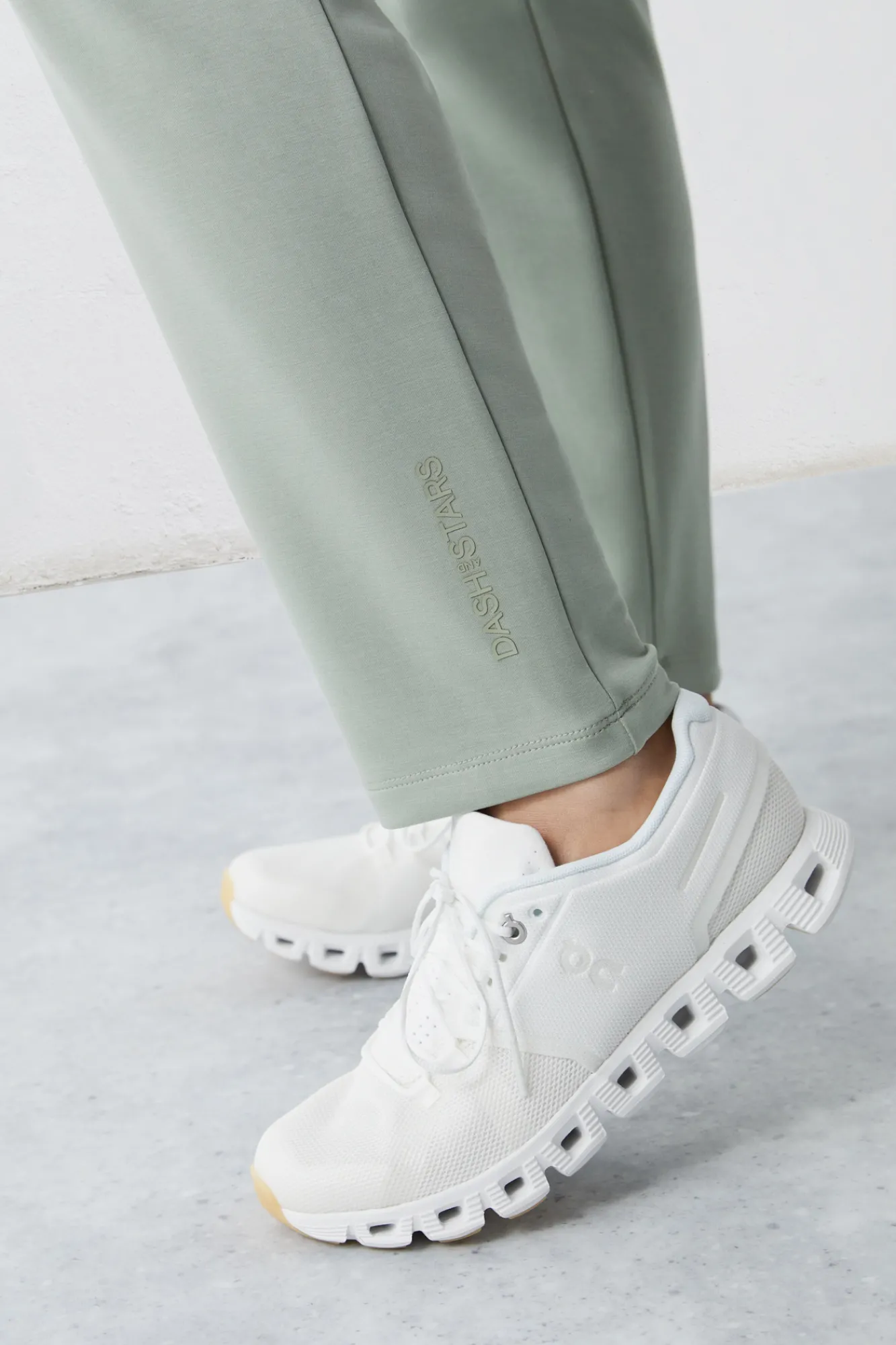 Dash and Stars Pantalon Jogger Felpa Soft Verde Beige New
