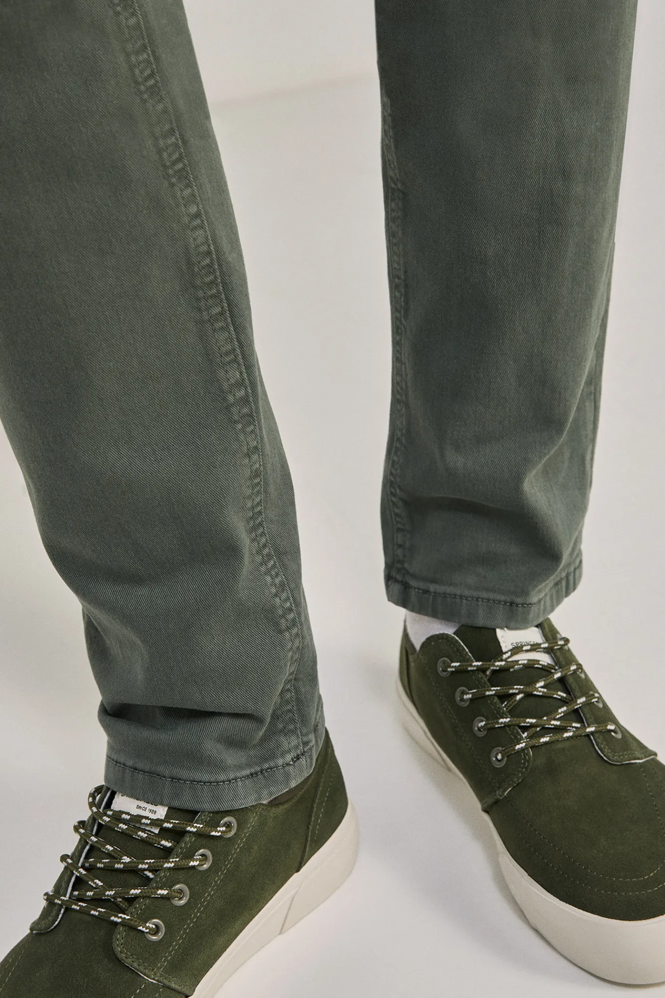 * Pantalon Slim 5 Bolsillos Color Kaki Oscuro Clearance