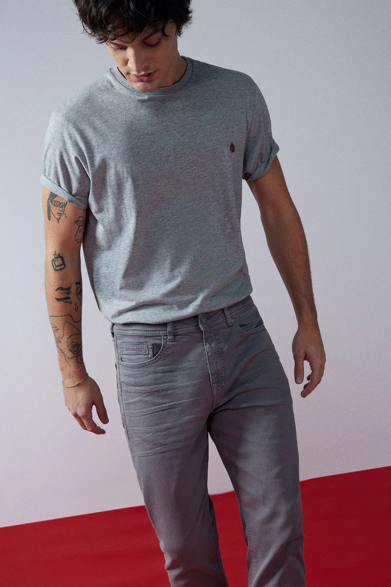 * Pantalon Slim 5 Bolsillos Color Gris Oscuro Online
