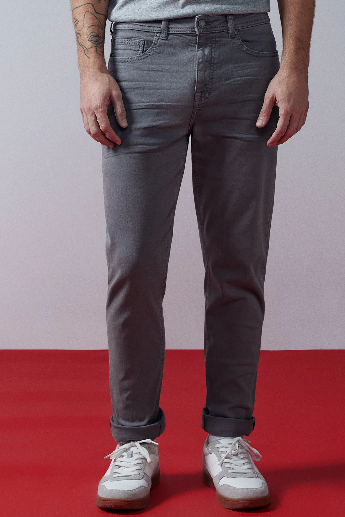 * Pantalon Slim 5 Bolsillos Color Gris Oscuro Online