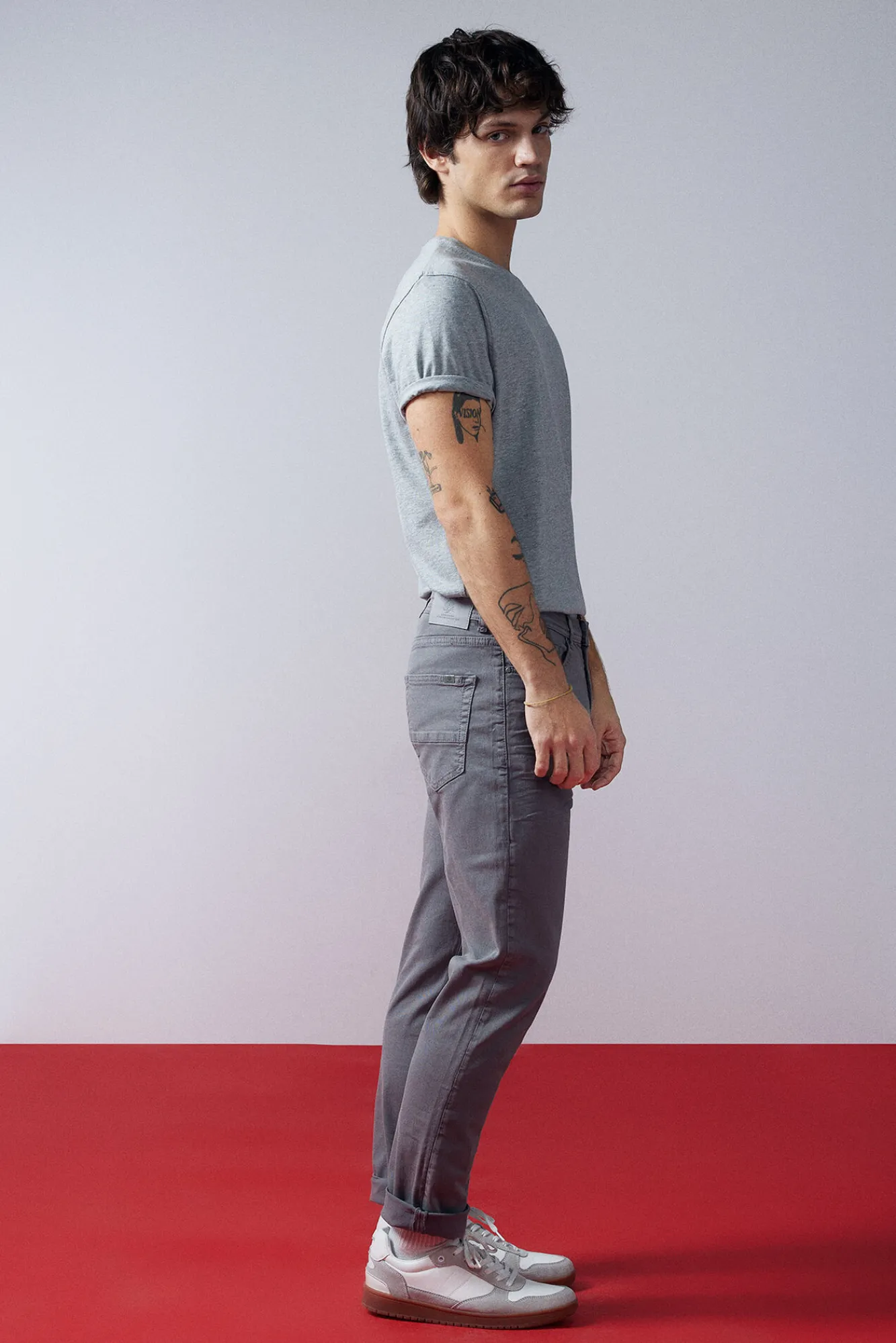* Pantalon Slim 5 Bolsillos Color Gris Oscuro Online