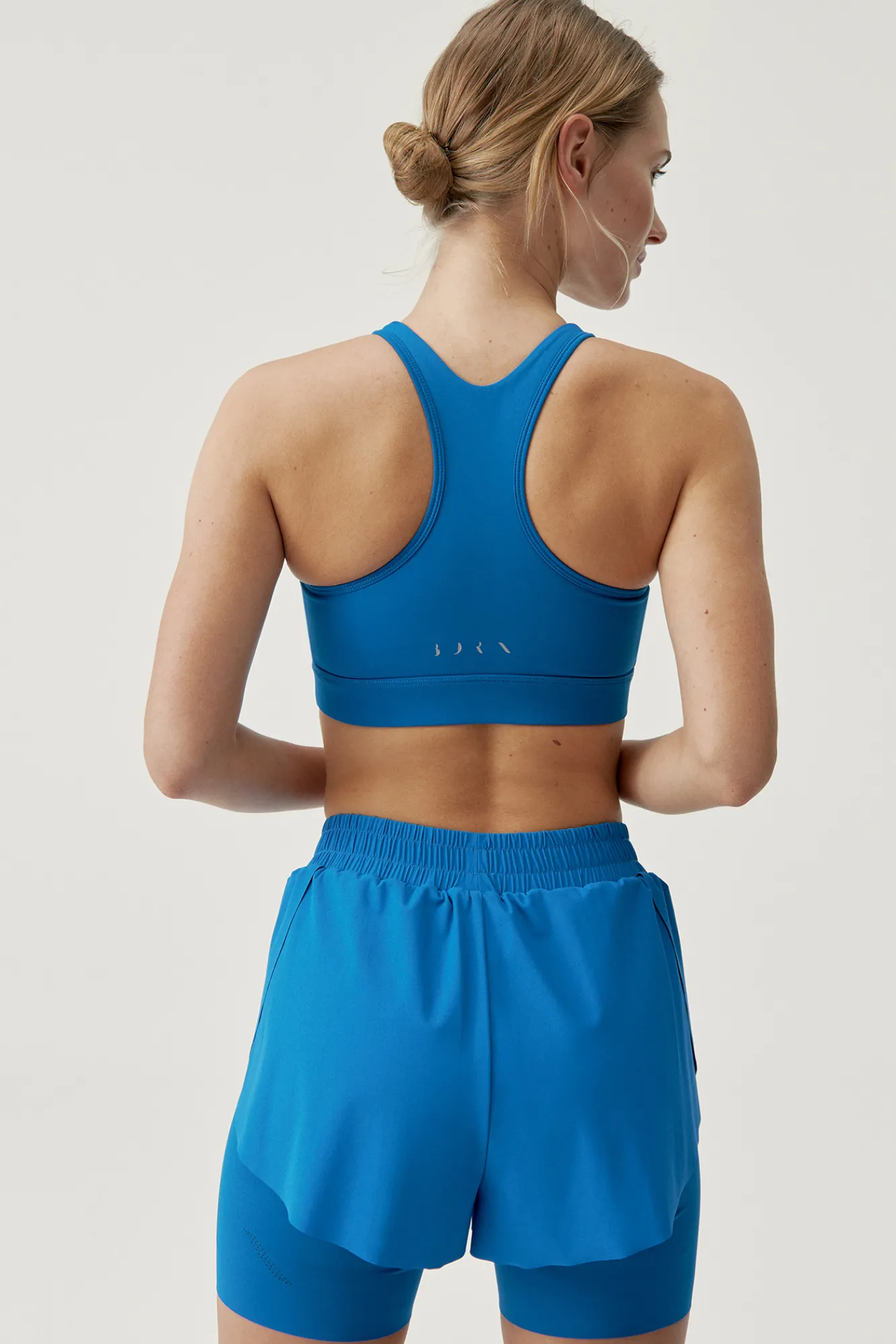Born Living Yoga Short Bikila Gloss Blue Azul