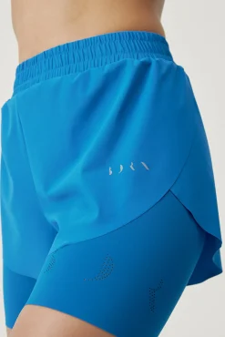 Born Living Yoga Short Bikila Gloss Blue Azul