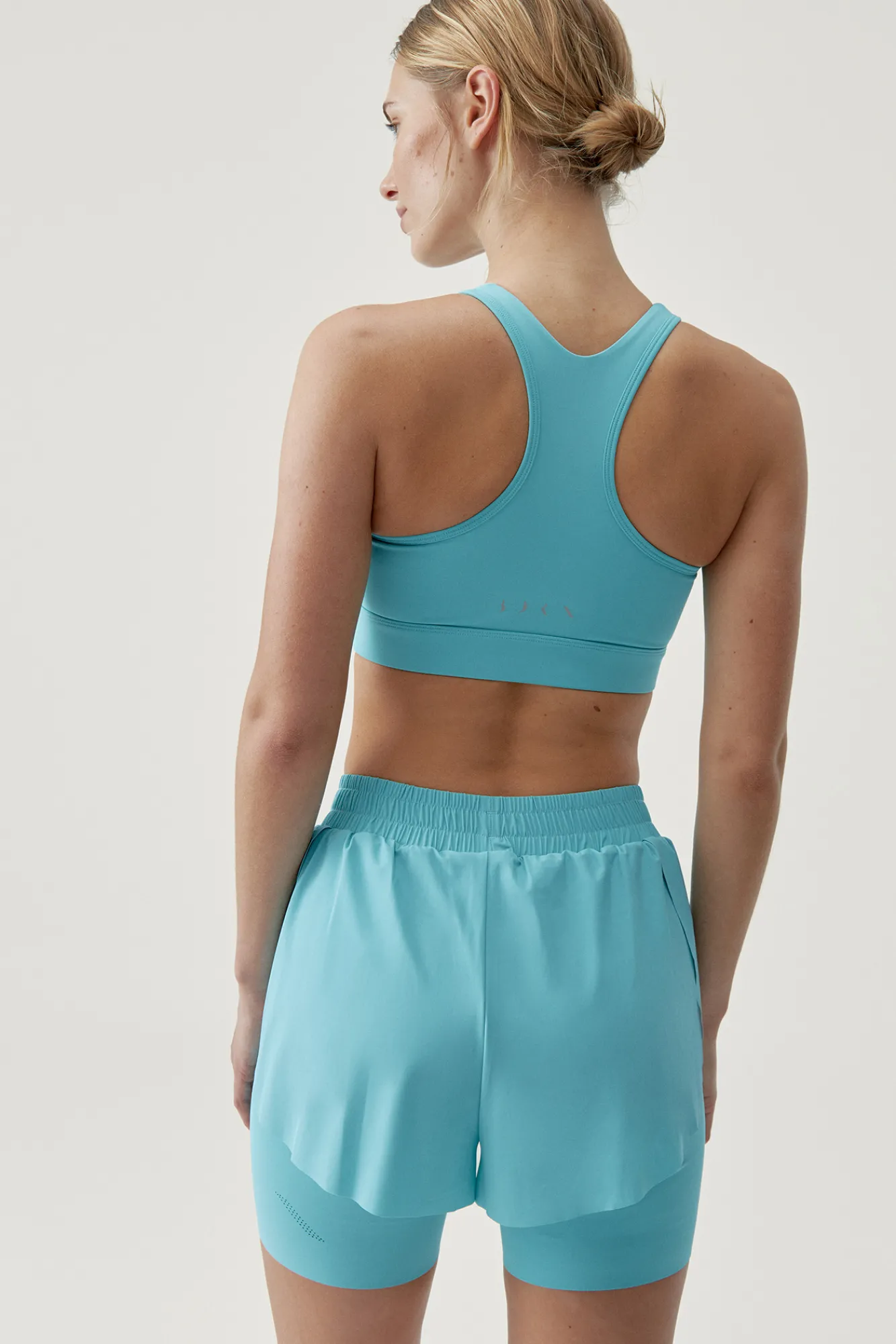 Born Living Yoga Short Bikila Provence Turquesa