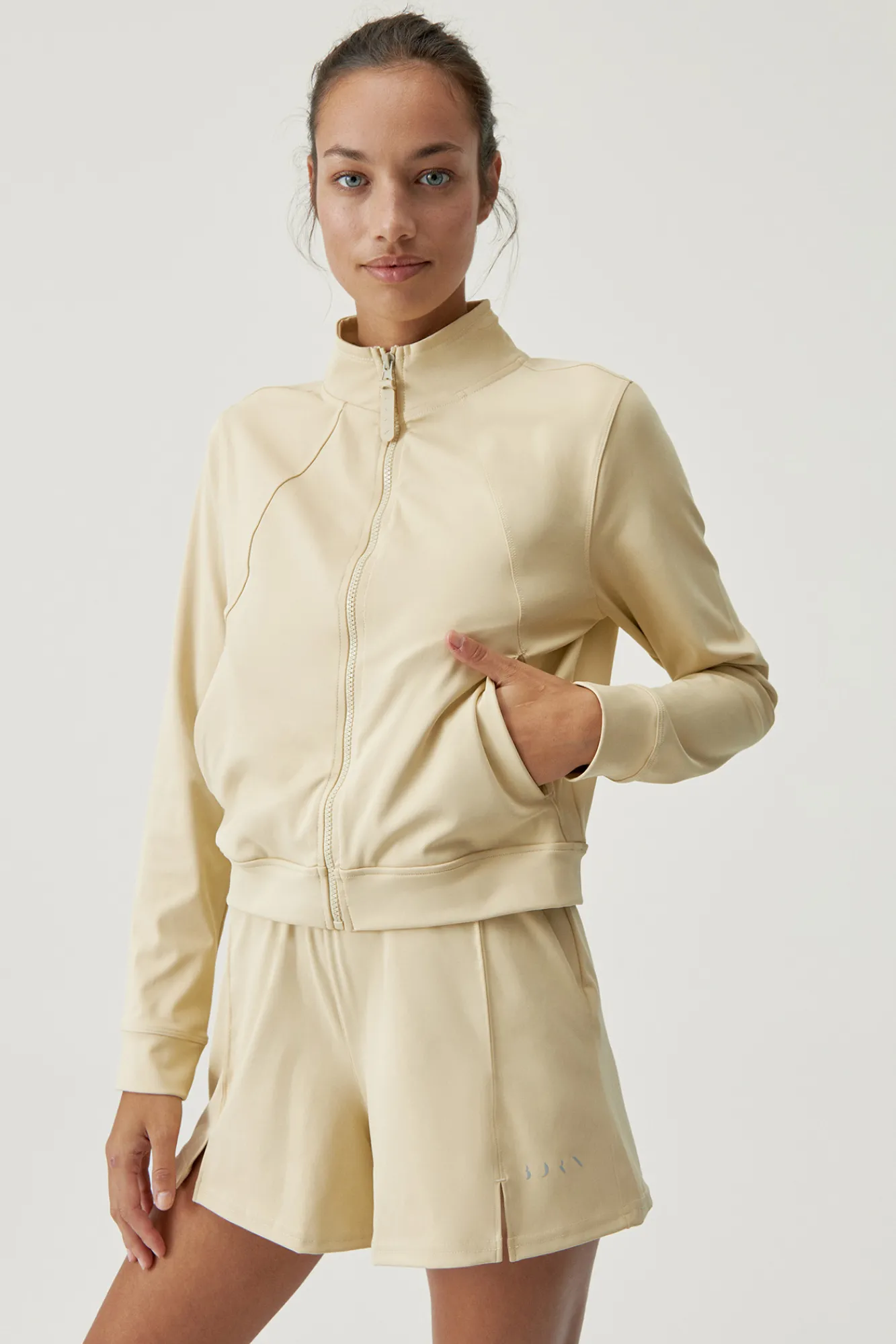 Born Living Yoga Short Naoko Oat Milk Beige Best