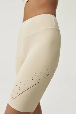 Born Living Yoga Short Soata Oat Milk Beige Hot