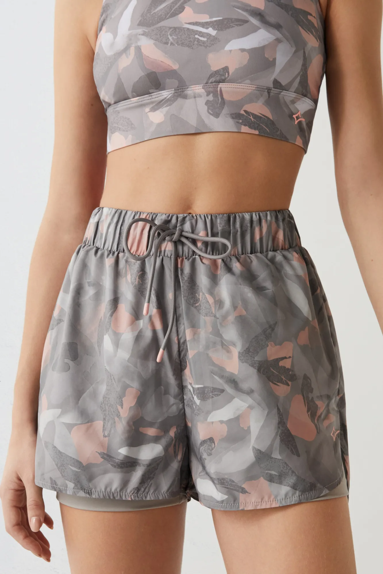 Dash and Stars Short Tecnico Malla Interior Flores Gris