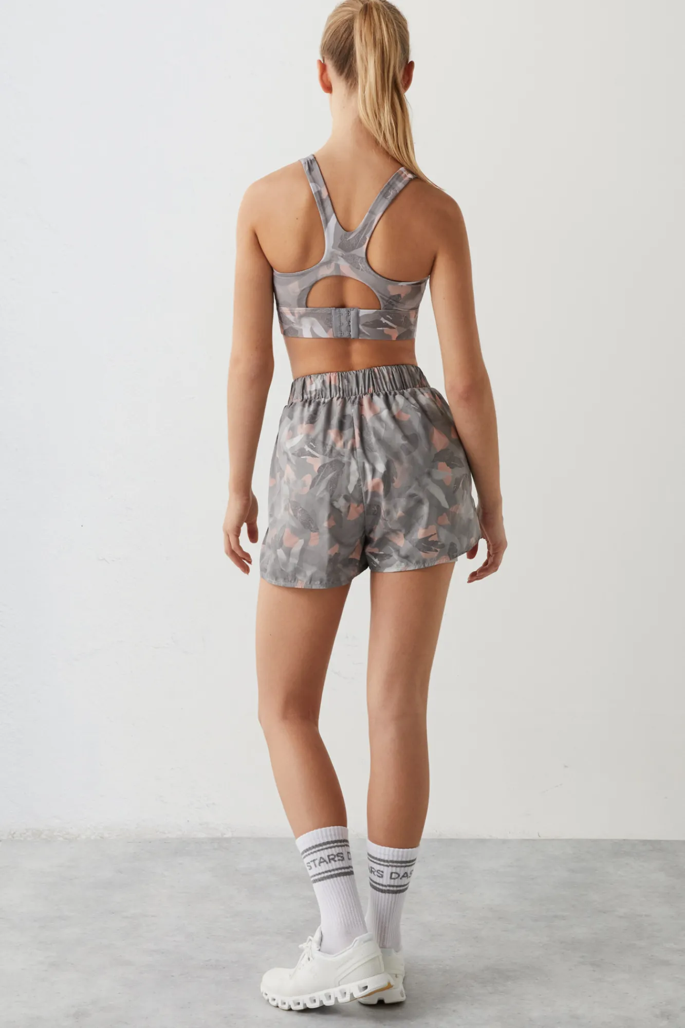 Dash and Stars Short Tecnico Malla Interior Flores Gris