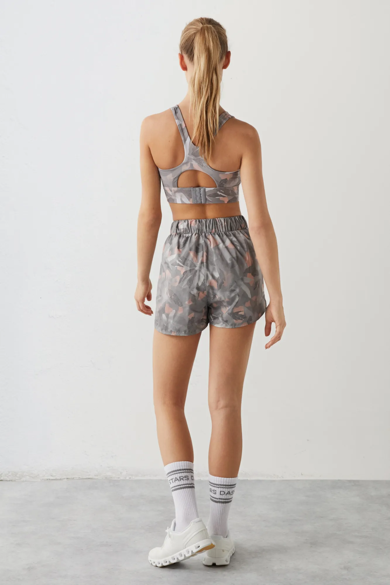 Dash and Stars Sujetador Deportivo Flores 4D Stretch Gris New