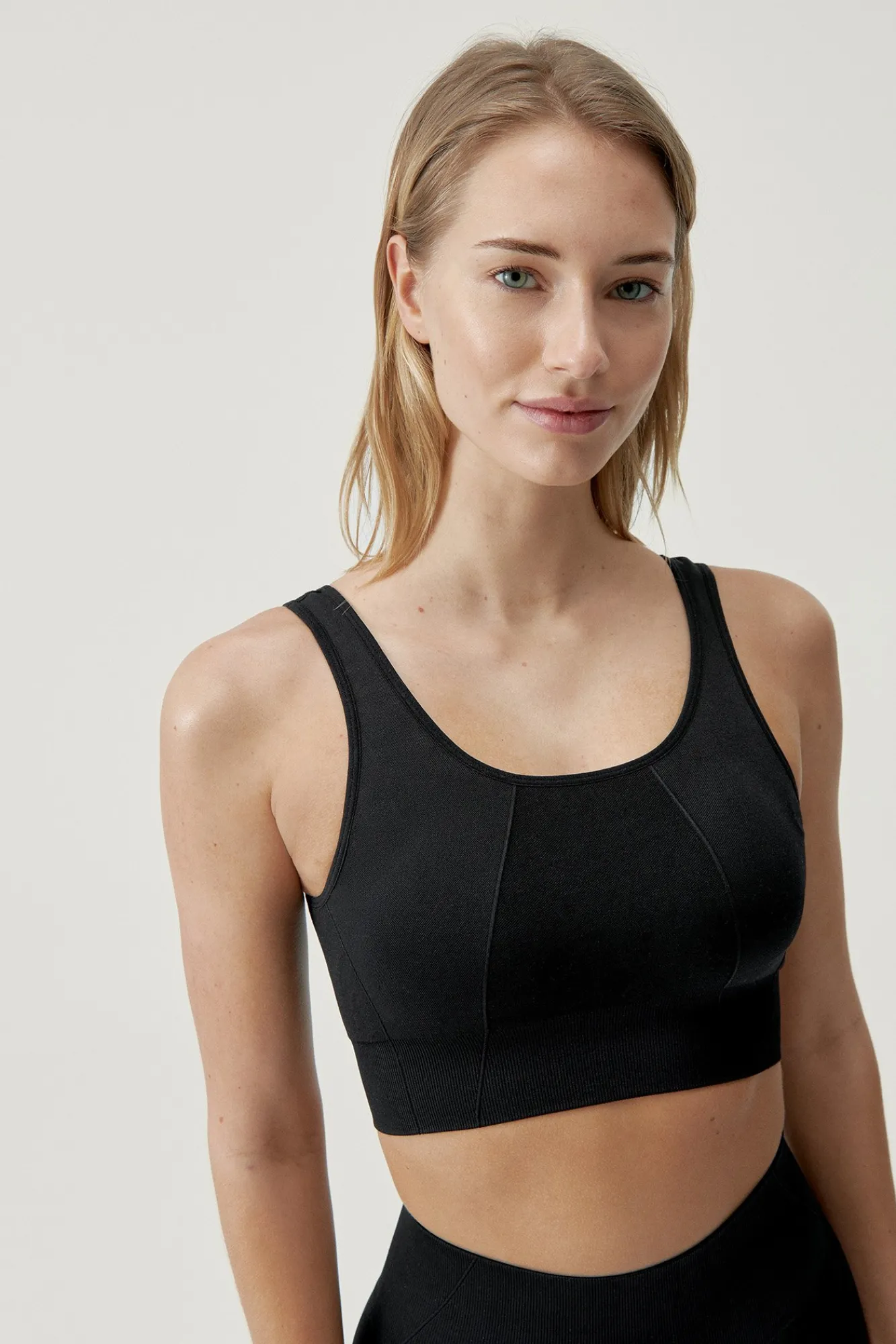 Born Living Yoga Top Akira Black Negro Clearance
