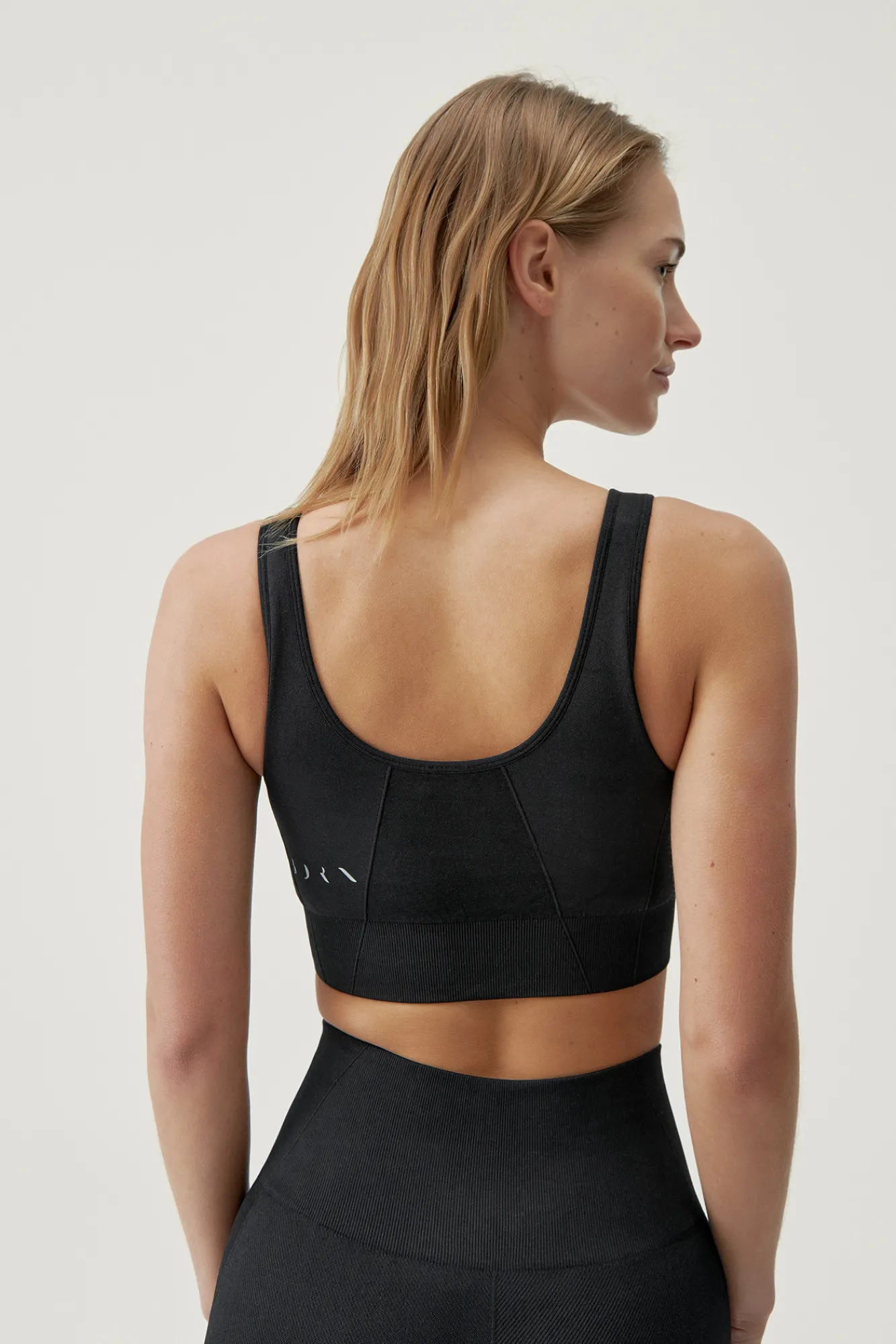 Born Living Yoga Top Akira Black Negro Clearance