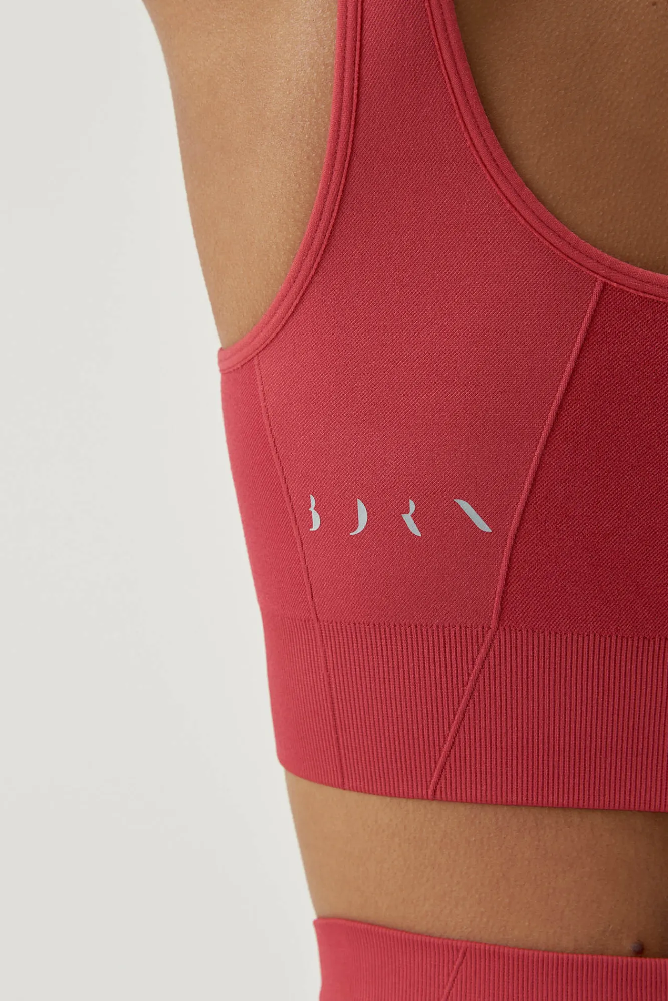 Born Living Yoga Top Akira Grenade Rojo Online