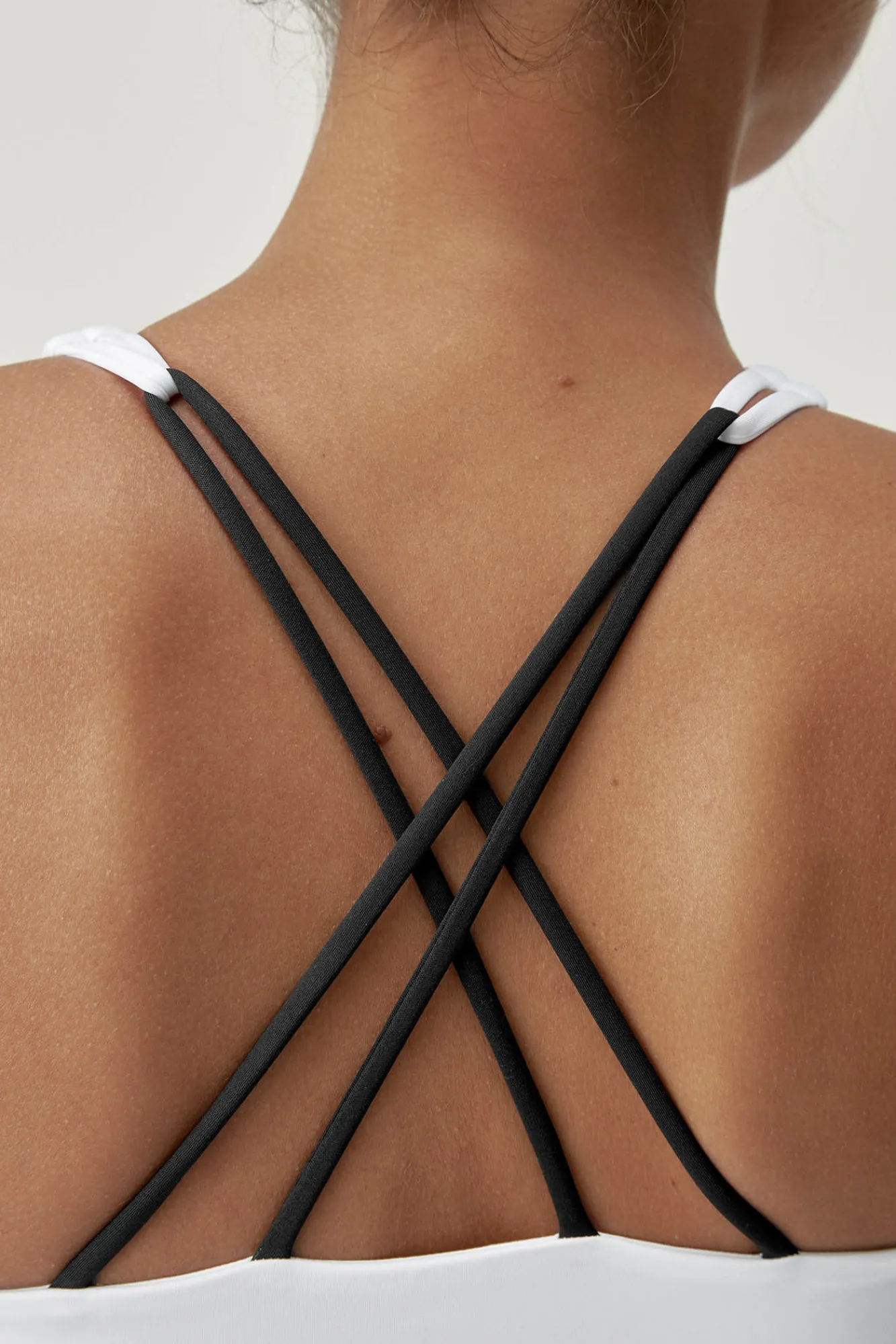 Born Living Yoga Top Daira White/Black Negro Clearance
