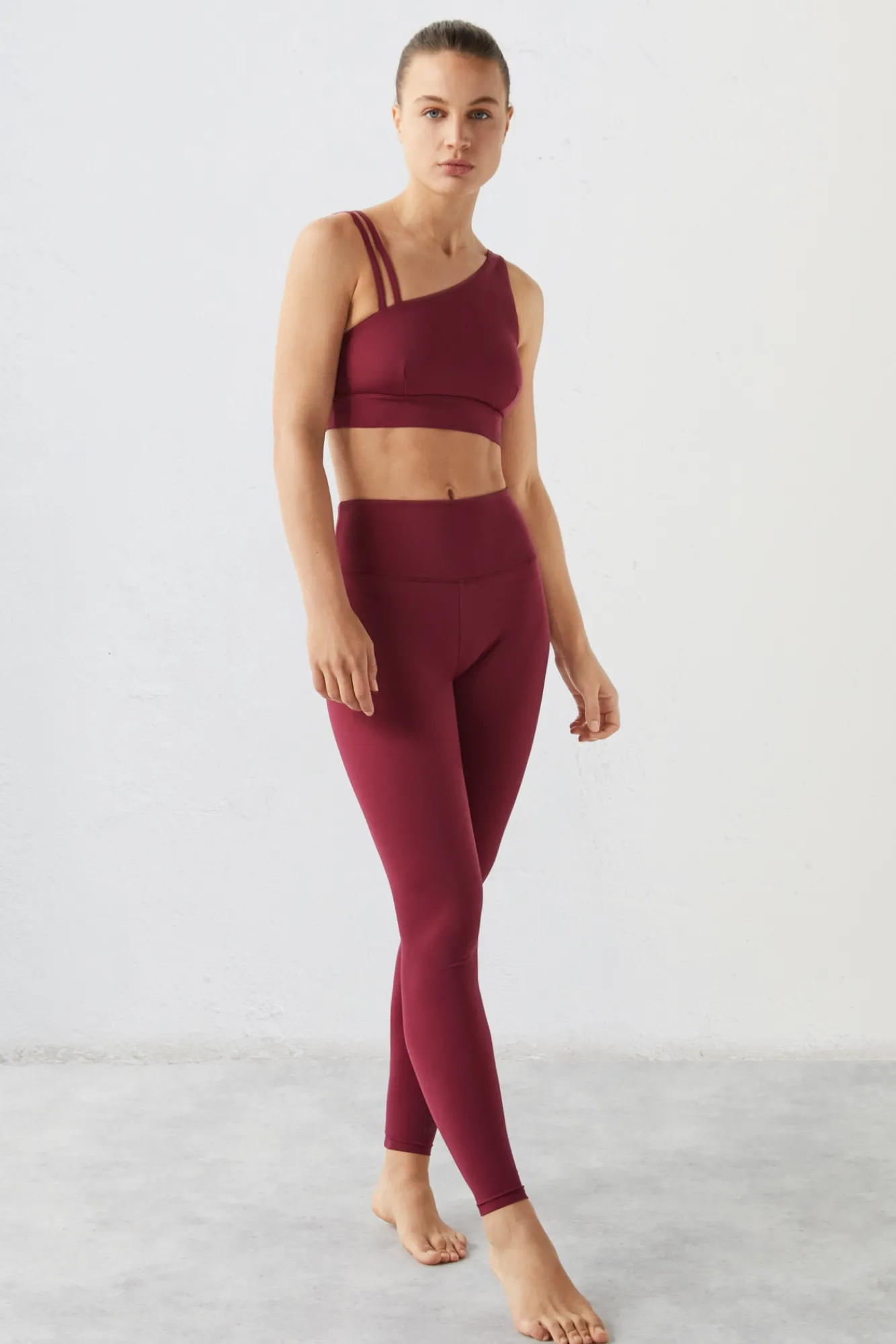 Dash and Stars Top Deportivo Asimetrico Granate Collagen Feel Rojo Sale
