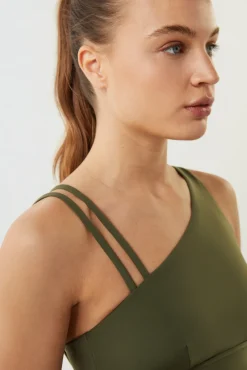 Dash and Stars Top Deportivo Asimetrico Verde Collagen Feel Beige Clearance