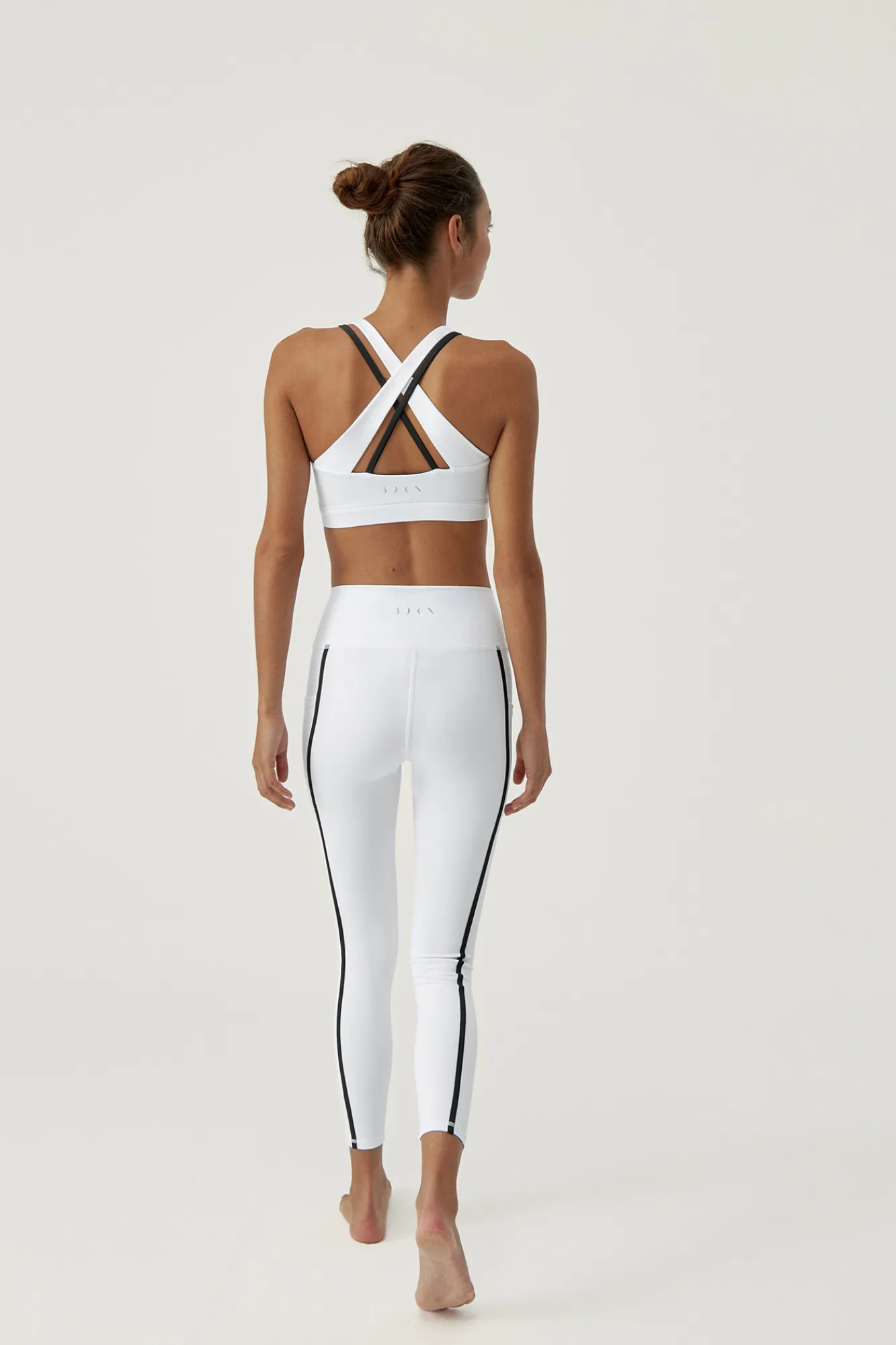 Born Living Yoga Top Hanae Black/White Negro Clearance