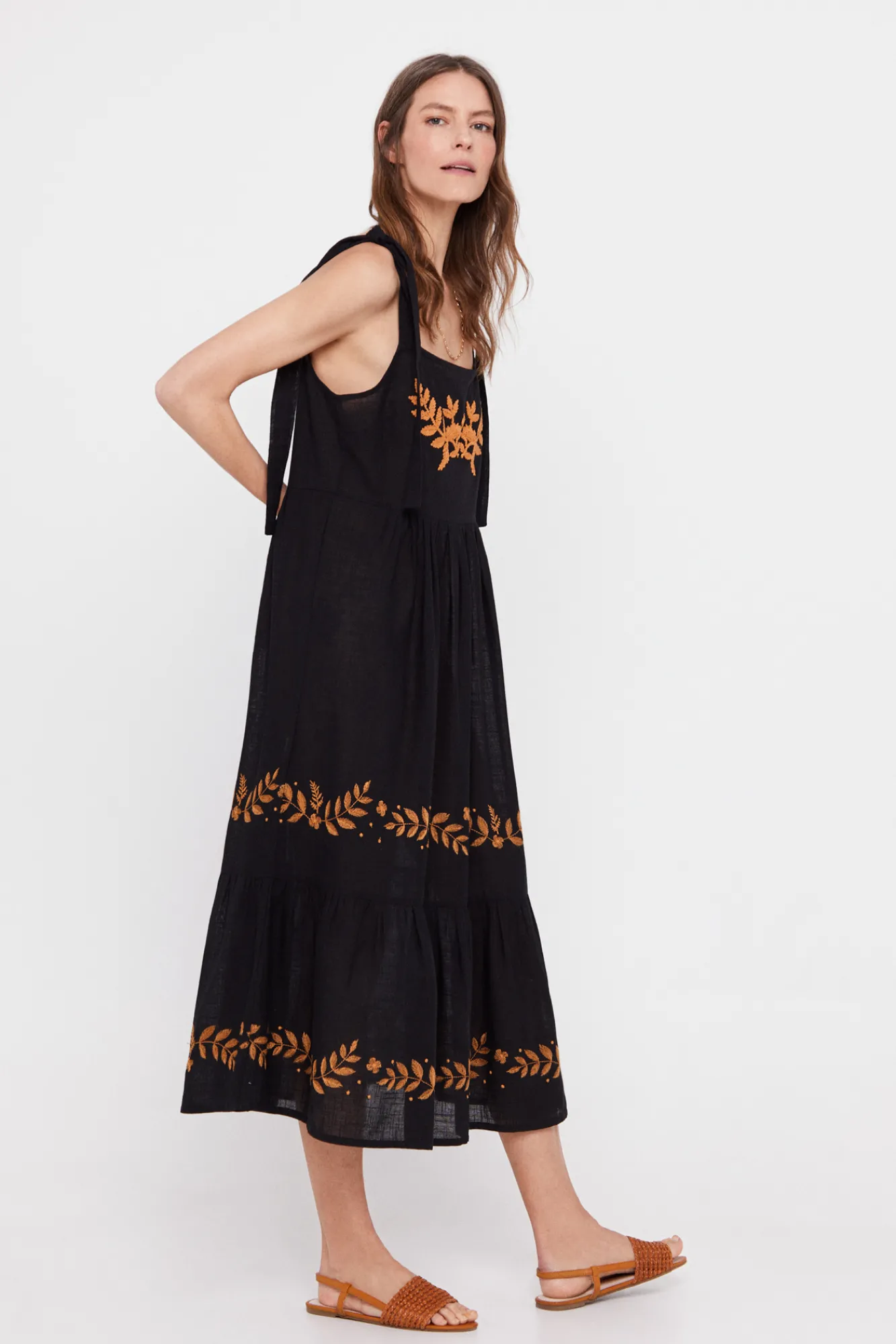 Cortefiel Vestido Bordado Negro