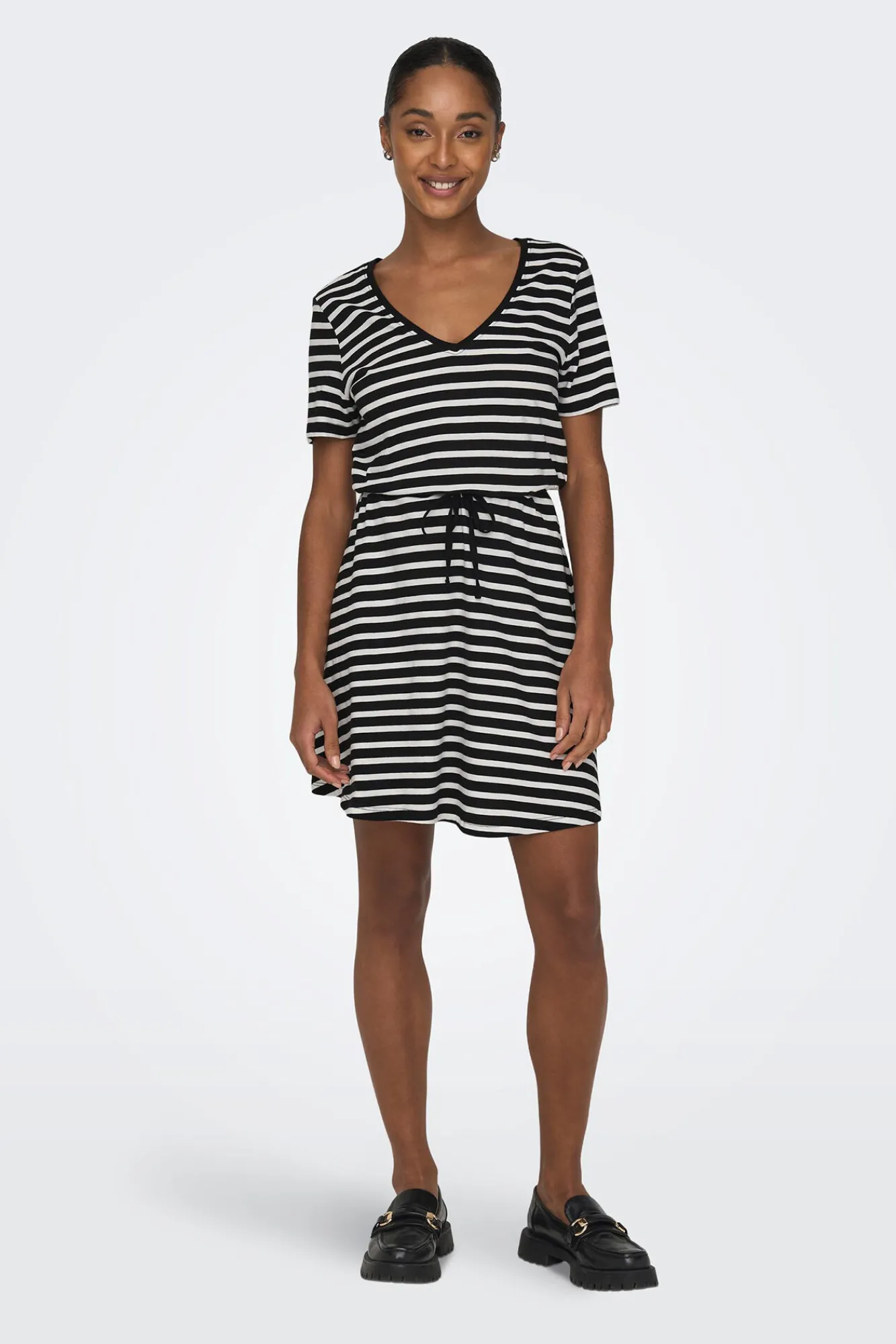 Only Vestido Corto Corte Regular Cuello En V Negro Hot