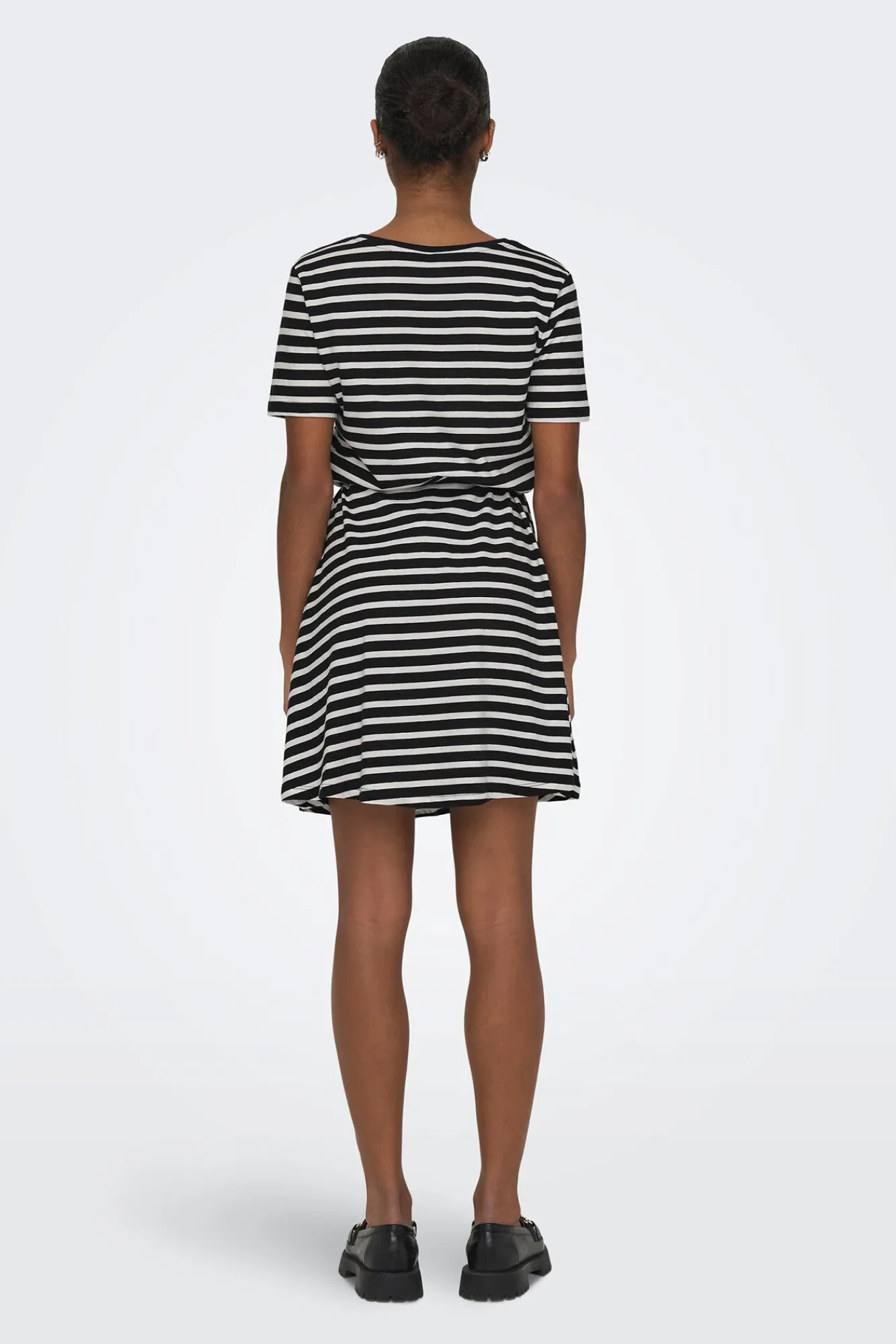 Only Vestido Corto Corte Regular Cuello En V Negro Hot