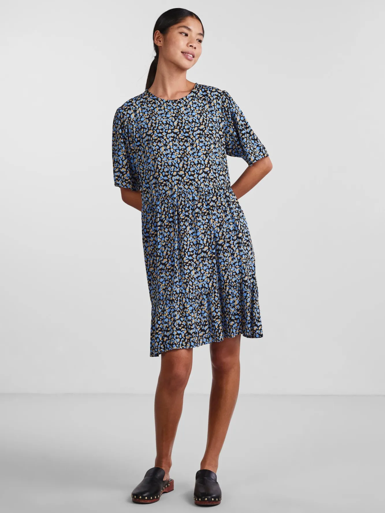 Pieces Vestido Corto De Mujer Floral. Negro Hot
