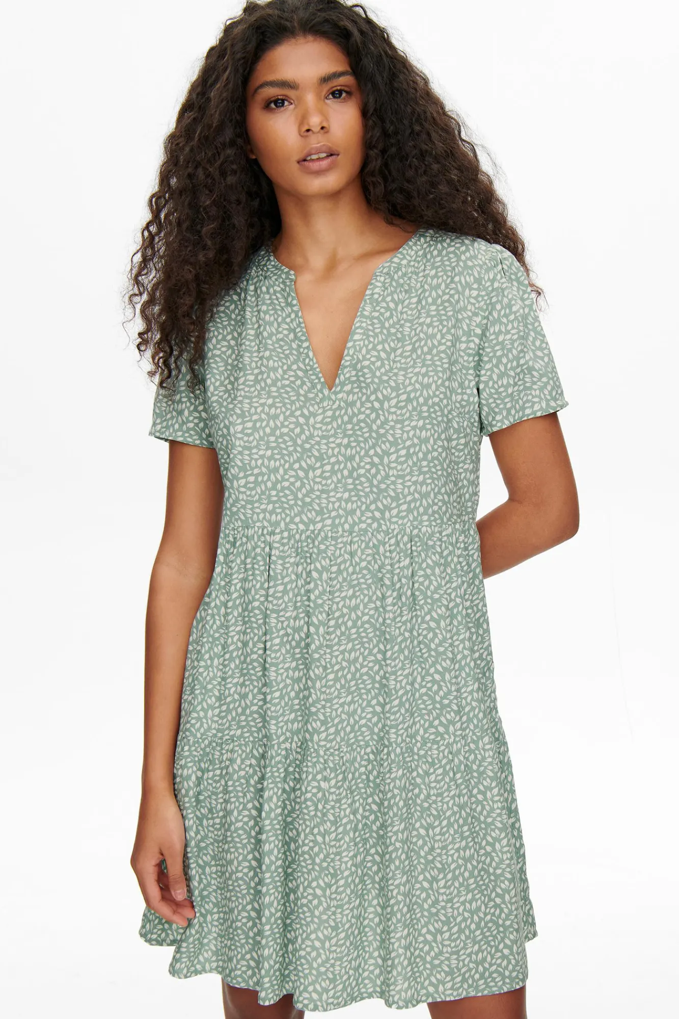 Only Vestido Corto Manga Corta Verde Hot