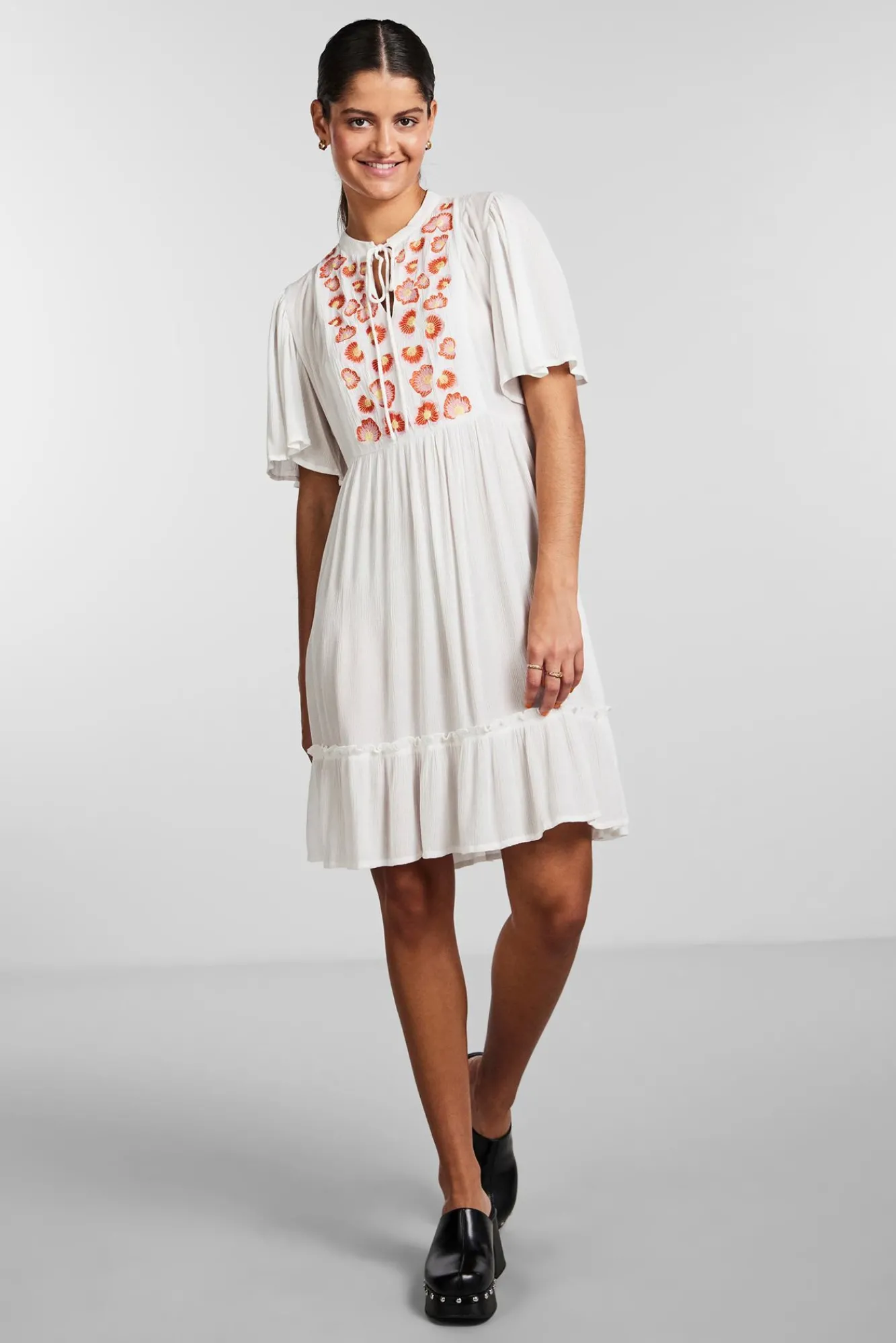 Pieces Vestido Midi De Manga Corta. Blanco Online